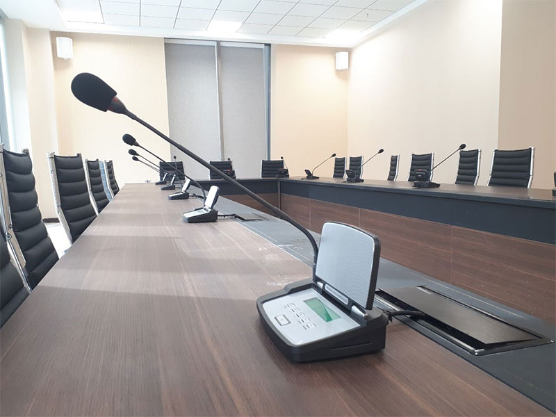 میکروفن کنفرانس رستمومنت