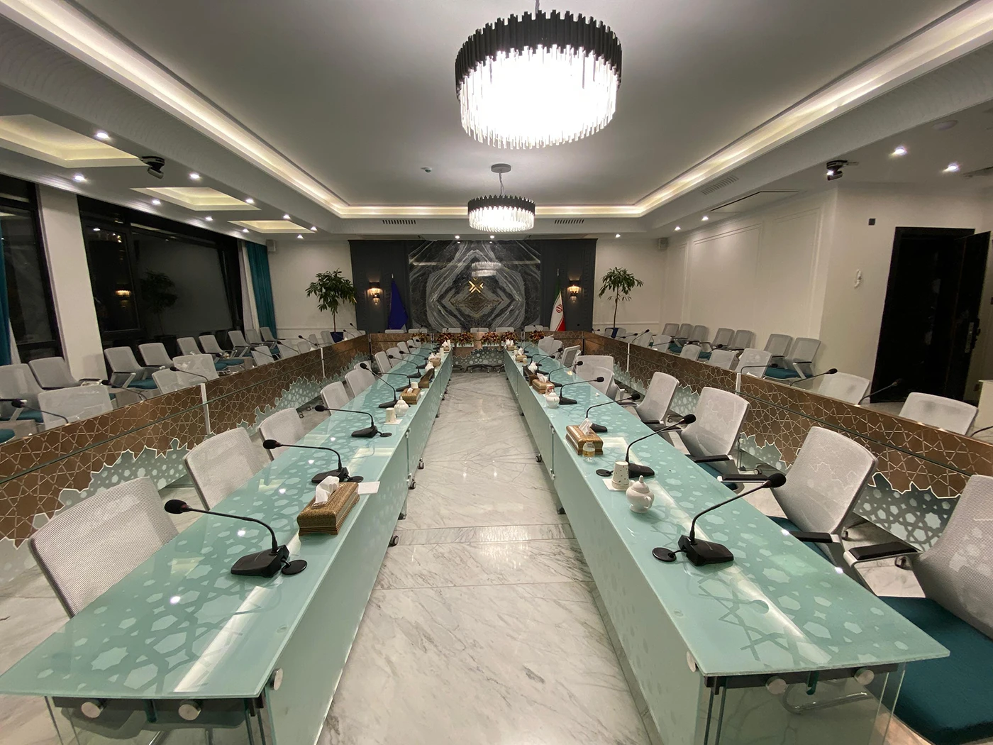 تجهیز سالن کنفرانس اصلی یک انجمن صنفی کارفرمایی کشوری
