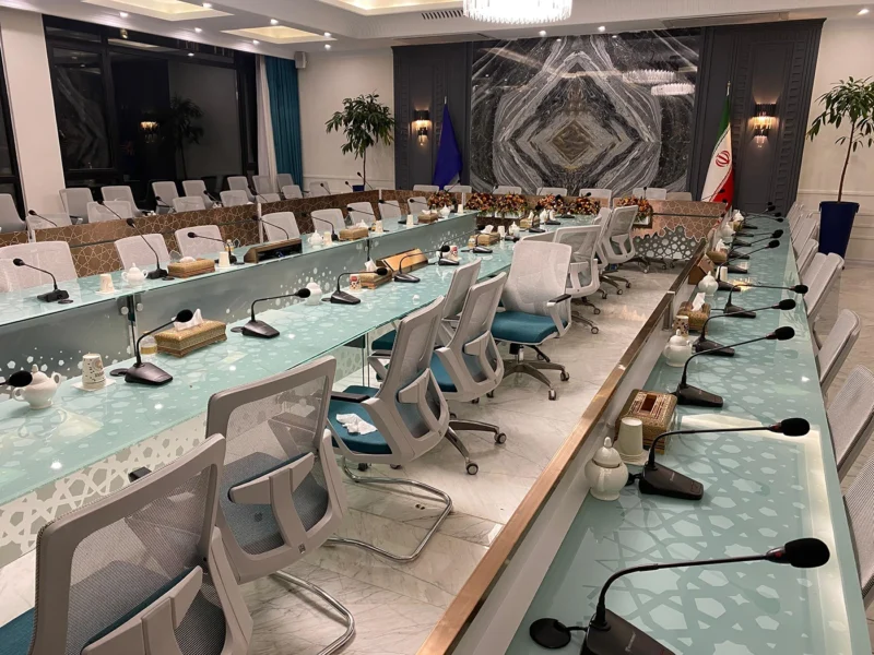 تجهیز سالن کنفرانس اصلی یک انجمن صنفی کارفرمایی