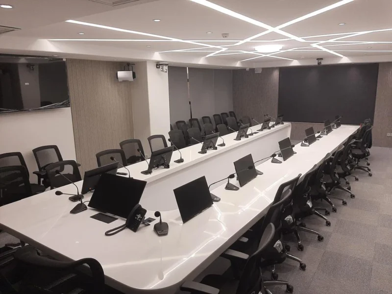 تجهیز سالن کنفرانس لوکس یک هلدینگ بزرگ سرمایه‌گذاری نفت و گاز