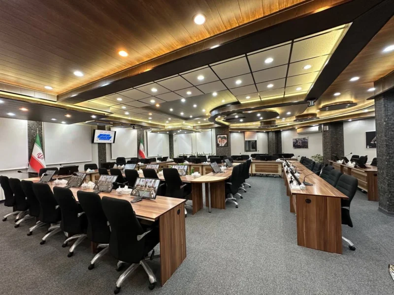 تجهیز سالن کنفرانس اصلی یک نهاد مهم اقتصادی و بازرگانی در زنجان