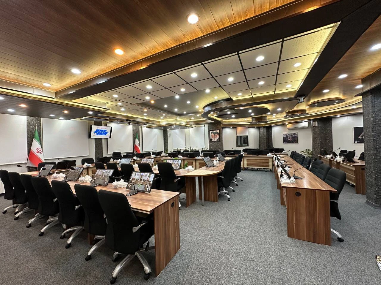 تجهیز سالن کنفرانس اصلی یک نهاد مهم اقتصادی و بازرگانی در زنجان
