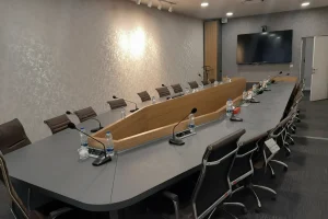 تجهیز سالن کنفرانس مدیریتی یک مجتمع بزرگ پتروشیمی