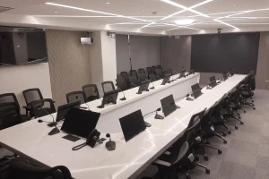 تجهیز سالن کنفرانس لوکس یک هلدینگ بزرگ سرمایه‌گذاری نفت و گاز